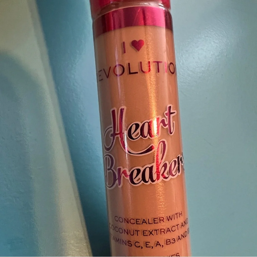 I Love Revolution Heart Breakers “Sesame” Concealer w/Coconut Extracts & Vitamin